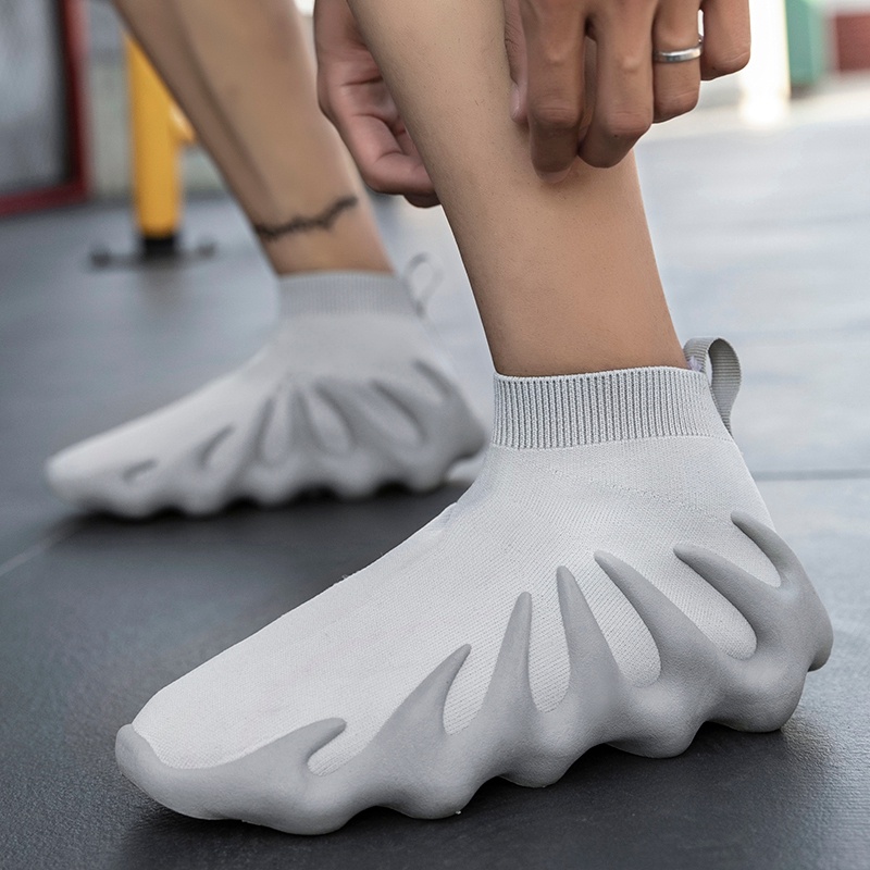 Big size 31-48 high top nam giày chạy bộ siêu nhẹ lưới thoáng khí phụ nữ thể thao giày thể thao đệm mềm chống sốc đáy slip-on đi bộ vớ chạy bộ giày dép đen trắng xám kaki