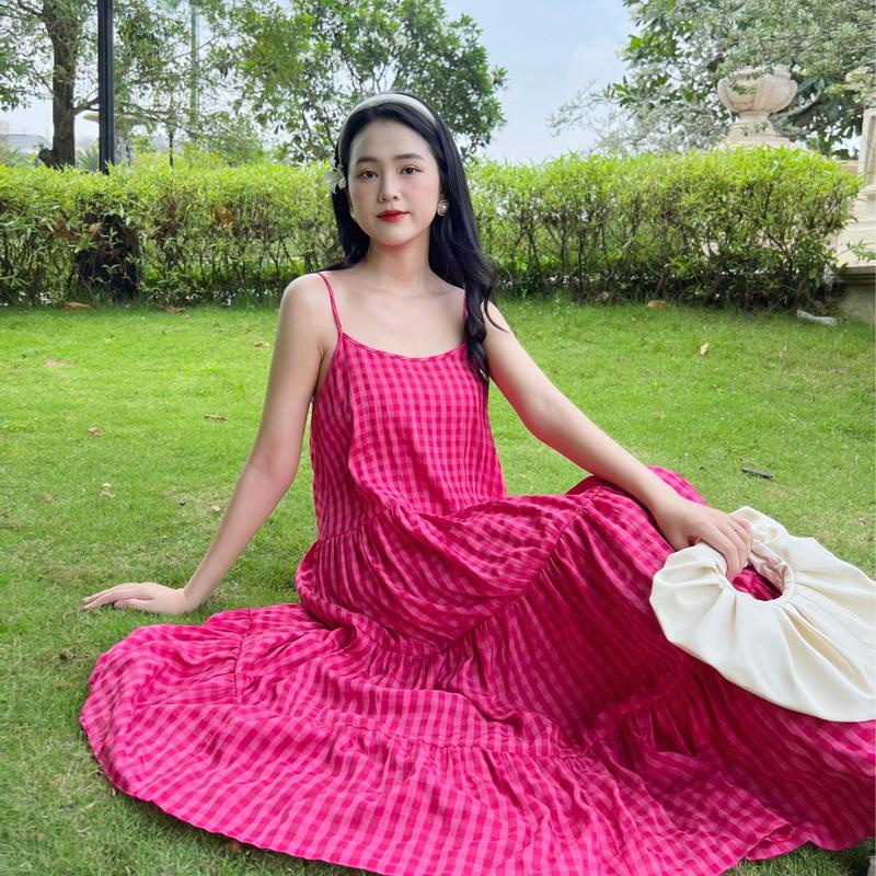 Váy Babydoll thiết kế 3 tầng họa tiết kẻ xinh xắn, chất liệụ thô phù hợp mùa hè