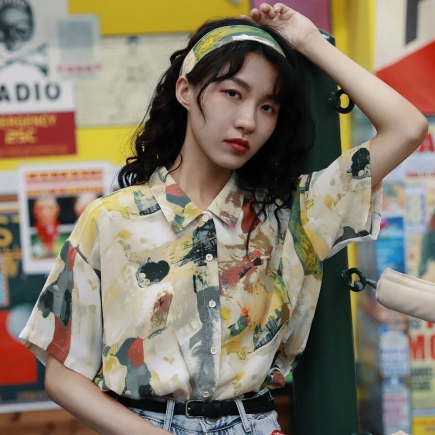 Áo sơ mi ngắn tay sơn dầu phụ nữ thiết kế mùa hè niche phong cách muối retro phong cách hồng kông áo khoác áo sơ mi mỏng in hàng đầu