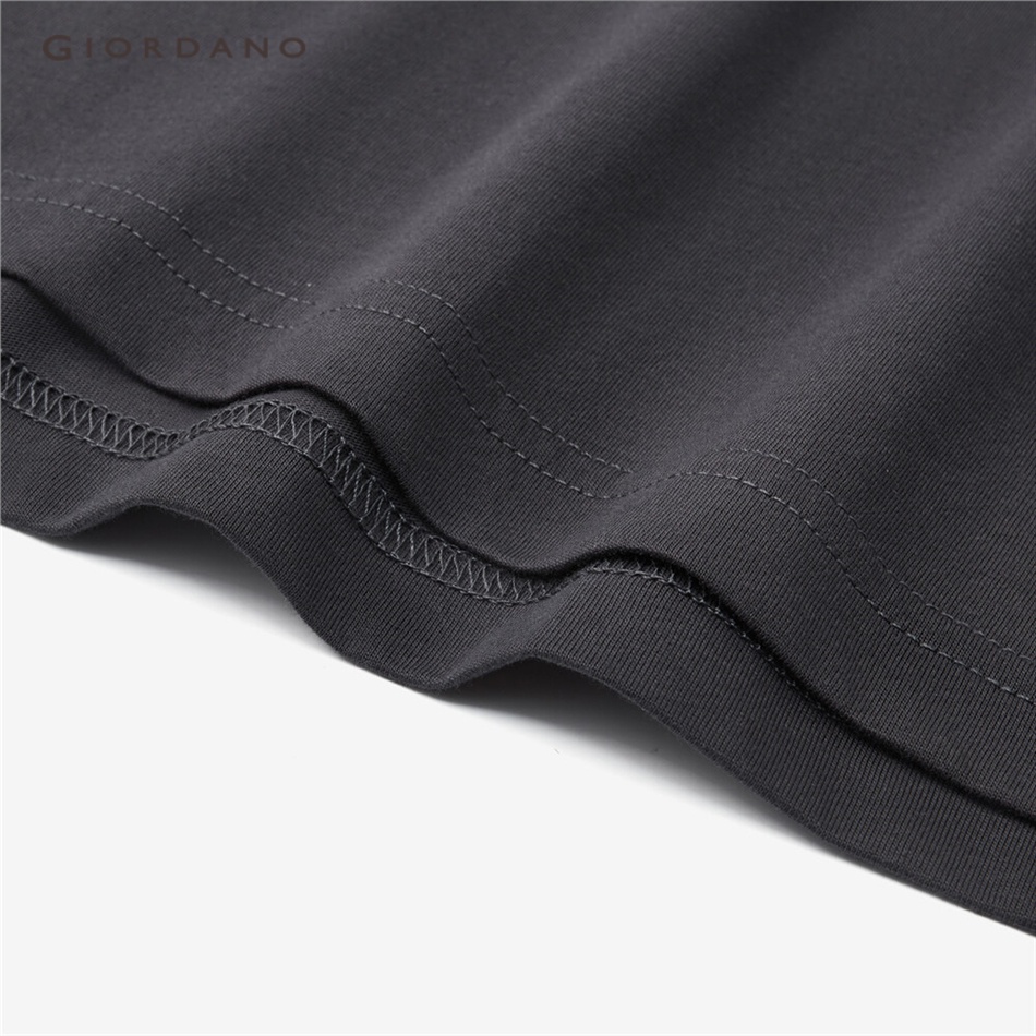 Áo thun nam GIORDANO 13023302 dệt kim cotton 100% cổ tròn tay ngắn phối túi đính nhãn