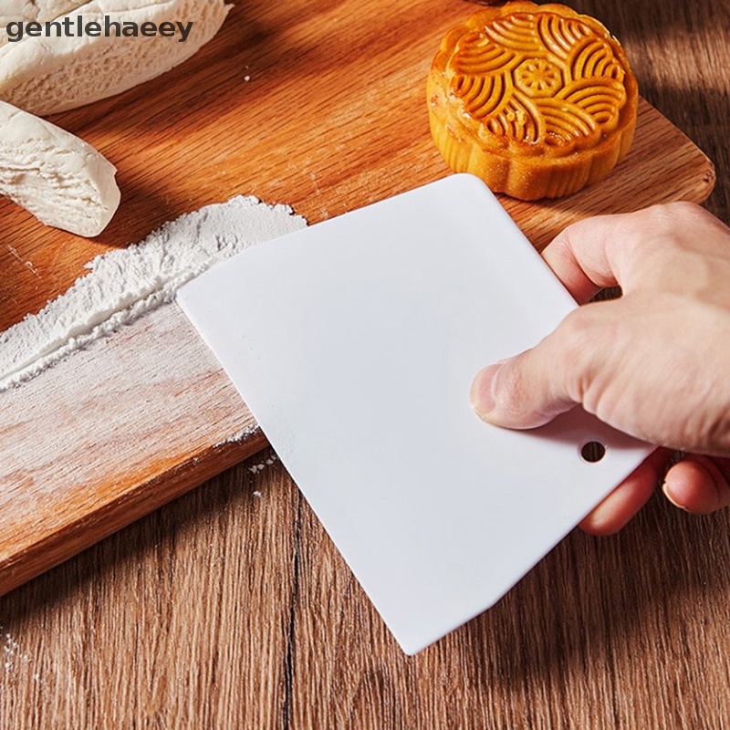 Dụng Cụ Cắt Bánh Kem Bằng Nhựa Tiện Dụng Cho Gia Đình