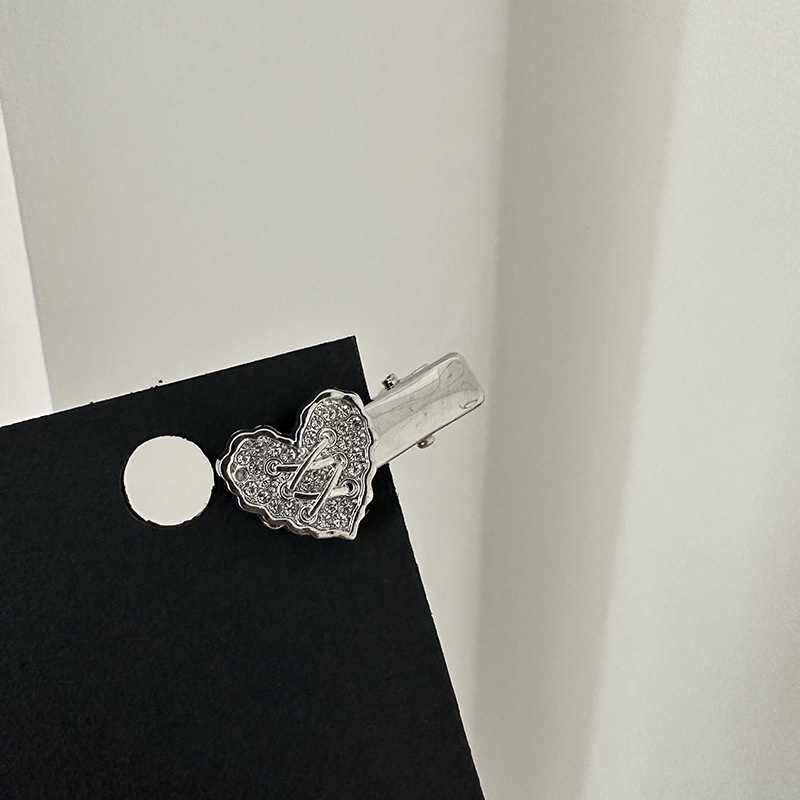 Kẹp Tóc Mỏ Vịt Bằng Kim Loại Họa Tiết Trái Tim Phong Cách Hong Kong Retro