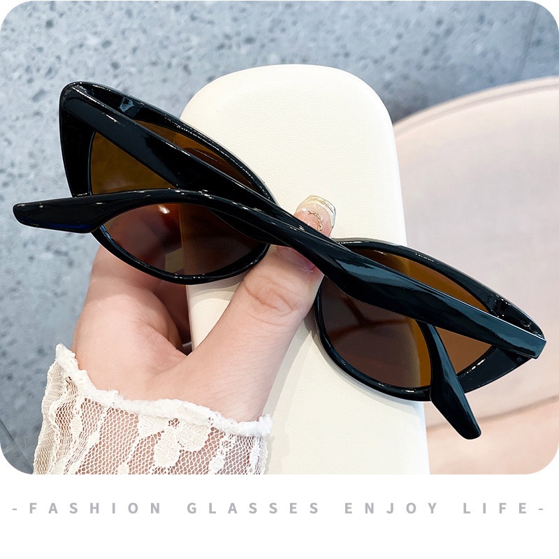 Kính Mát Mắt Mèo Gọng Nhựa Chống Tia UV400