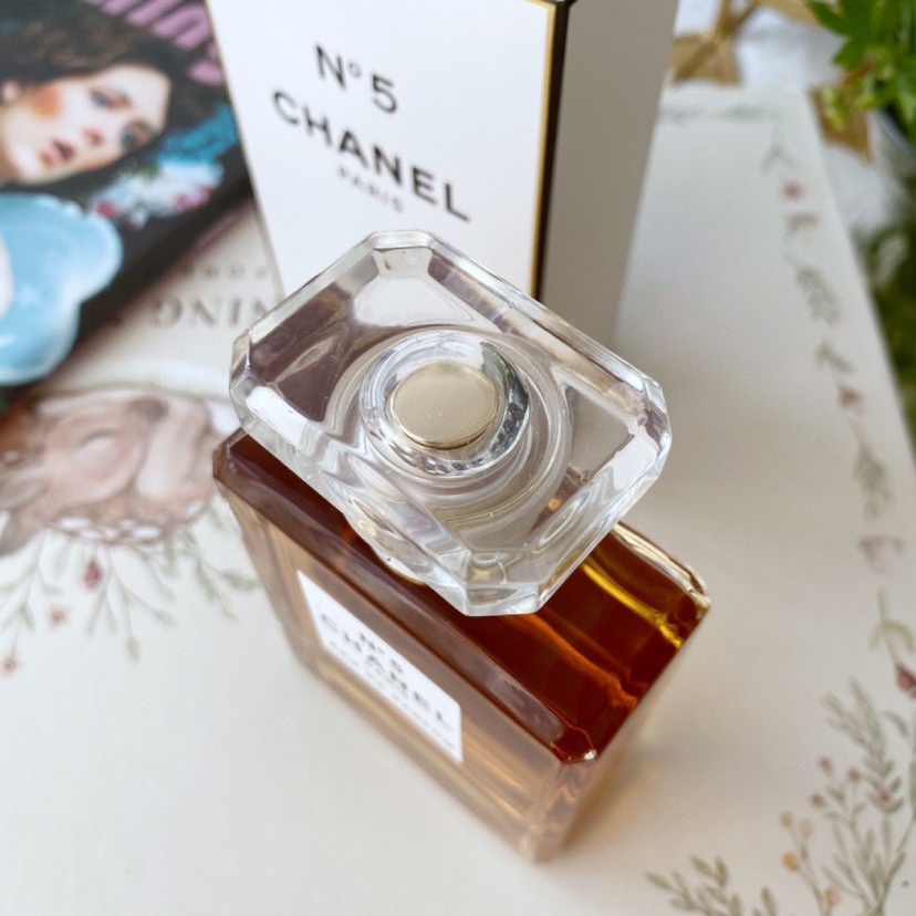 Đèn Trần Nhà Màu Vàng / Vàng Chất Lượng Cao ° 5 Nước Hoa  N5 Nữ 50ml