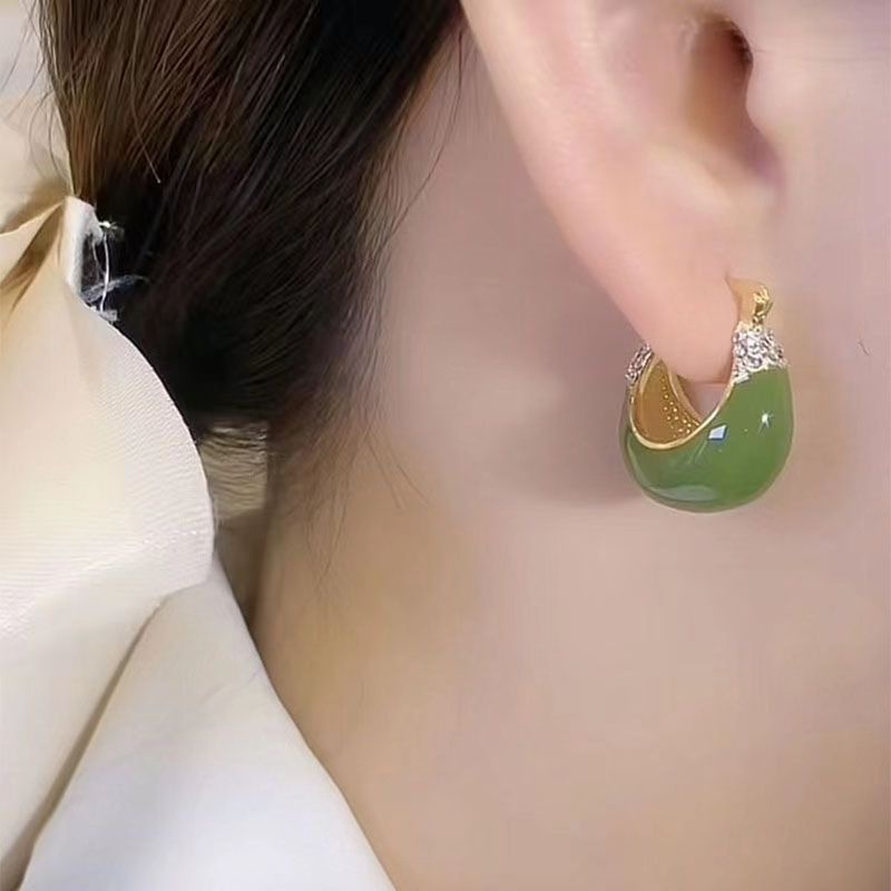 Khuyên Tai Kim Cương Hình Chữ C Màu Xanh Lá Sơn Dầu Phong Cách Cổ Điển Mới Cho Nữ