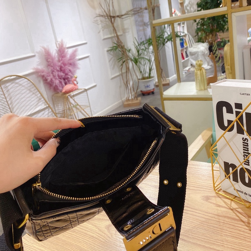 Túi Xách Dior 4017 Màu Trơn Phối Dây Xích Thời Trang Sang Trọng Cho Nữ