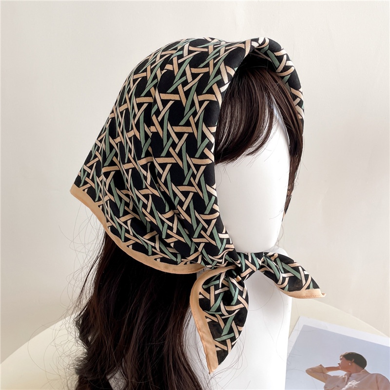 Khăn Choàng Cổ Dệt Kim 65X65Cm In Họa Tiết Hình Học Hai Mặt