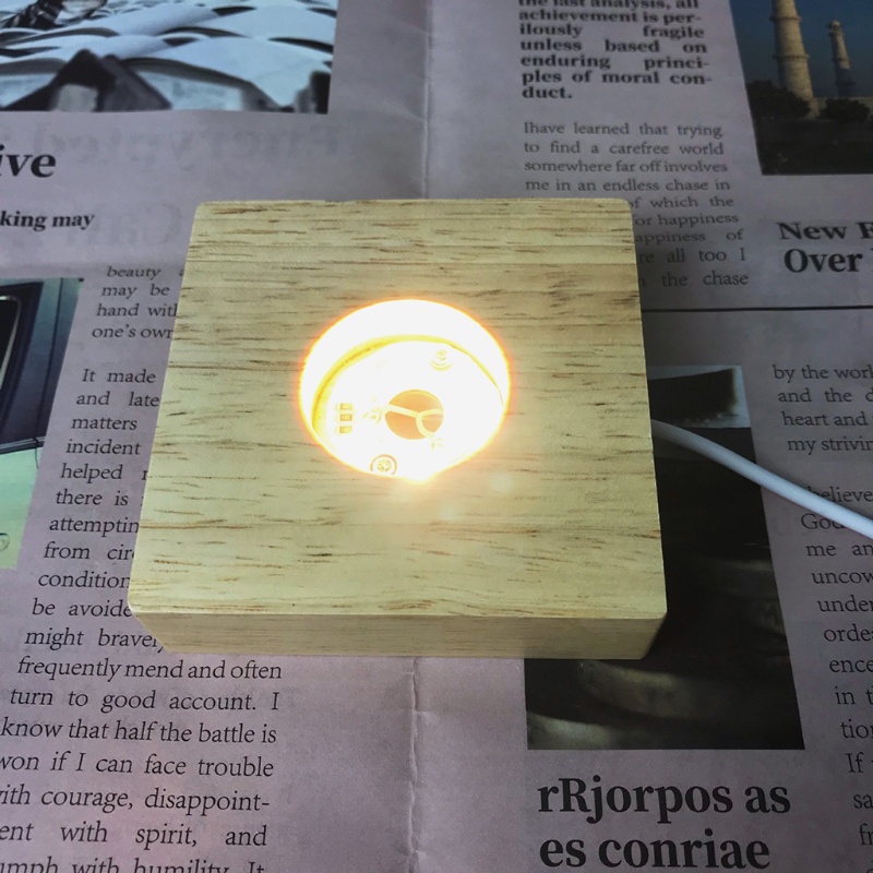Giá Đỡ Đèn LED Pha Lê Thủy Tinh Đế Gỗ Trưng Bày Nghệ Thuật Laser