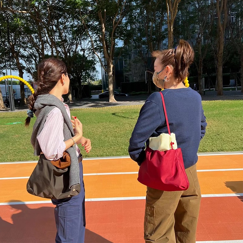 Túi Xách Tote Cỡ Lớn Xếp Ly Bằng Nylon Phong Cách Mới Cho Nữ