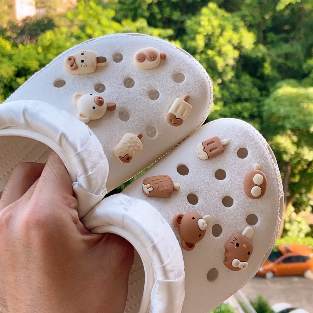 Set 10 Phụ Kiện Nút Thời Trang Hình Gấu / Chuột Mickey / Ruy Băng / Trà Sữa / Cà Phê Croc Jibz