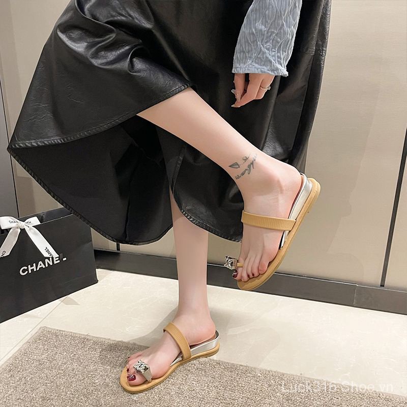 Dép Sandal Cao Gót Đế Phẳng Đính Đá Trang Trí Phong Cách Pháp Thời Trang Mùa Hè 2023 Mới Dành Cho Bạn Nữ