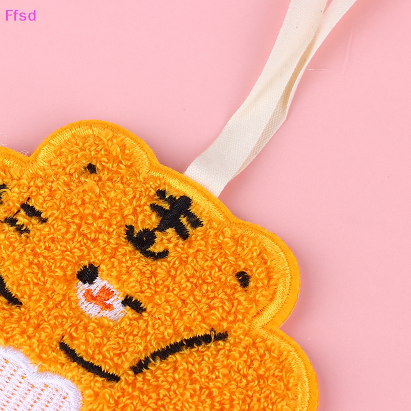 {Ffsd} Móc Khóa Thêu Hình Gấu Nhỏ Dễ Thương Tinh Tế Thời Trang Kèm Thẻ Tên Trang Trí Túi Xách * Bán Chạy