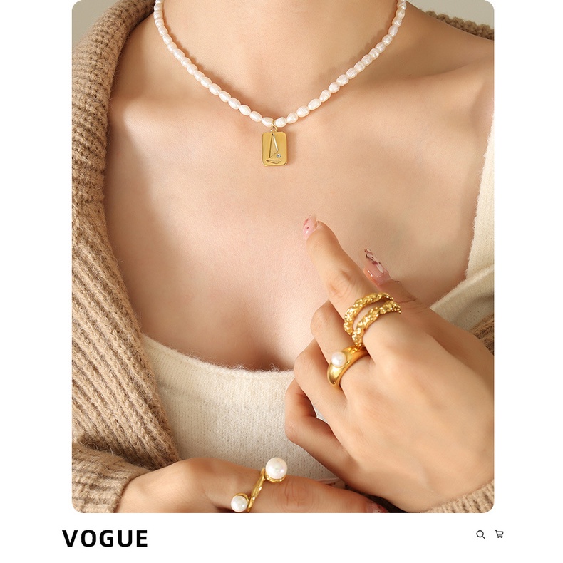 Vòng cổ Thép Titan Mặt Hình Tam Giác Đính Đá Zircon Và Ngọc Trai Không Phai Màu Sang Trọng