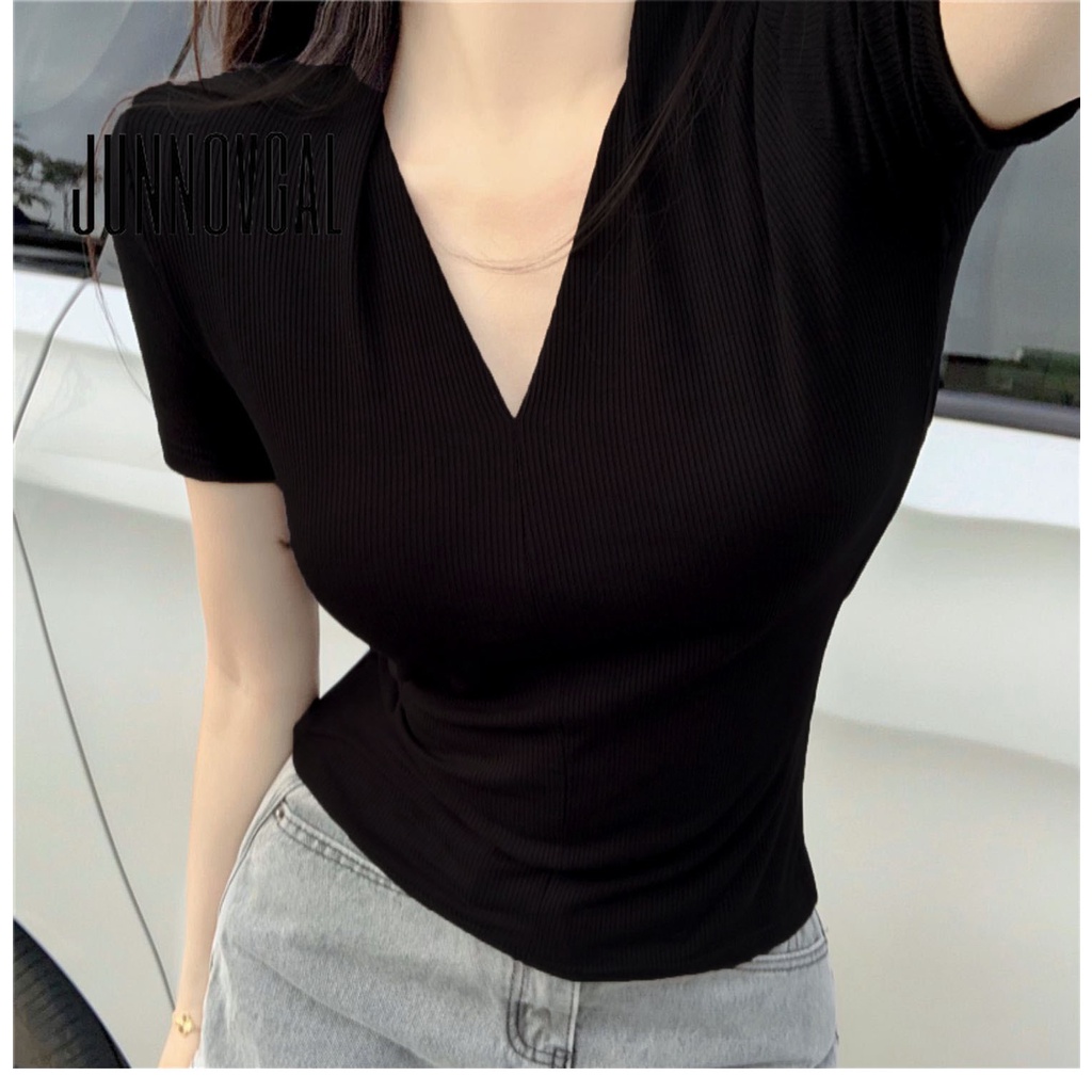 Áo thun JUNNOVGAL cổ chữ V dáng ôm thời trang khí chất nàng thơ sexy 2023 cho nữ