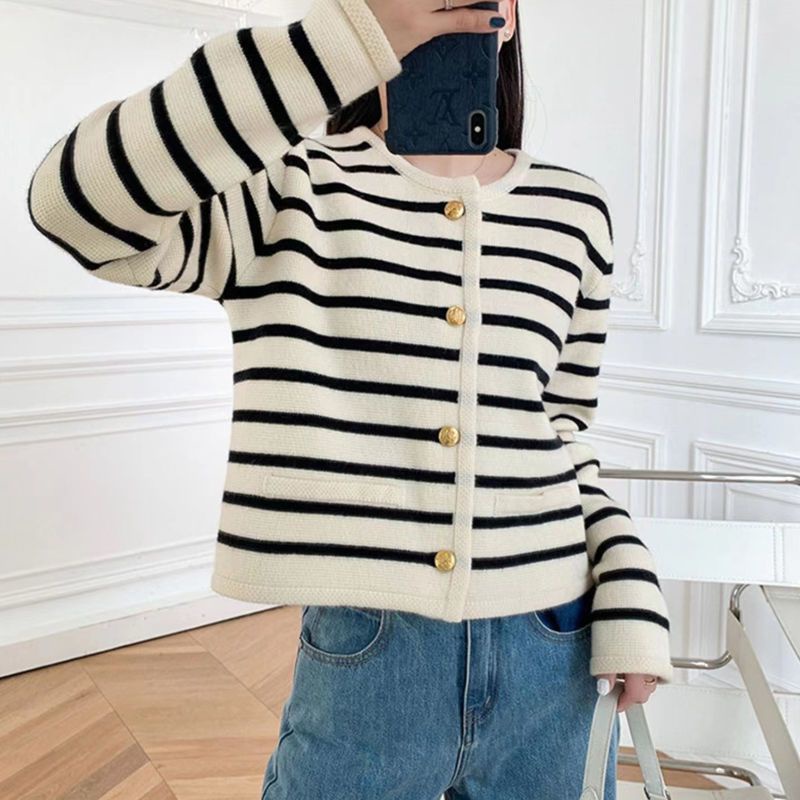 Áo Khoác cardigan Dệt Kim Tay Dài Họa Tiết Kẻ Sọc Đính Nút Vàng Thời Trang Cho Nữ