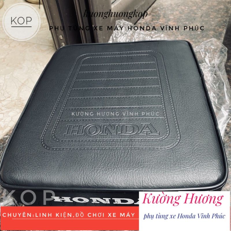 Yên sau cub 50 81 82 hàng cao cấp có đầy đủ phụ kiện đi kèm để bắt nệm sau xe cúp honda.