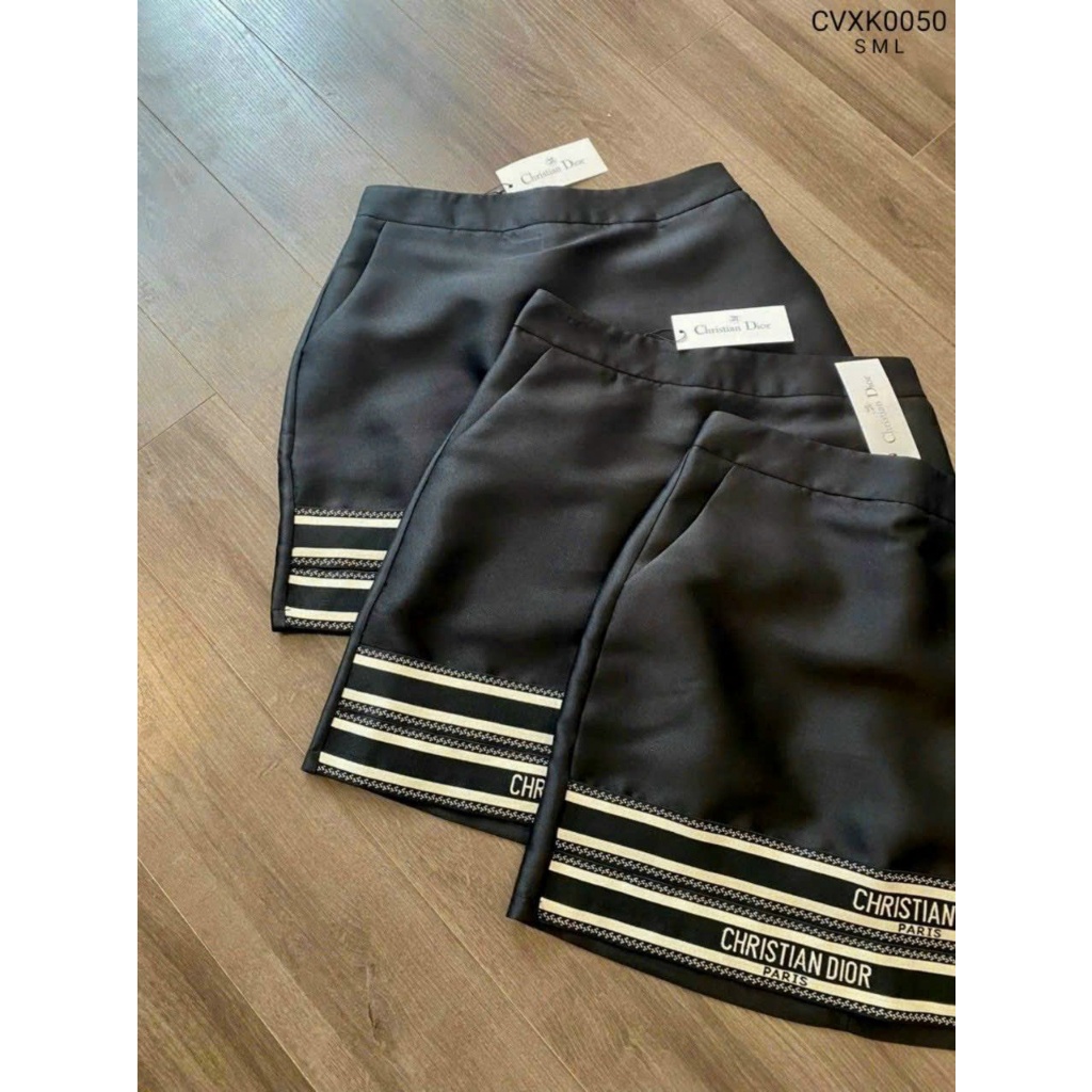 Chân váy nữ chất umi dày viền gấu thương hiệu sang chảnh siêu hot hè 2023