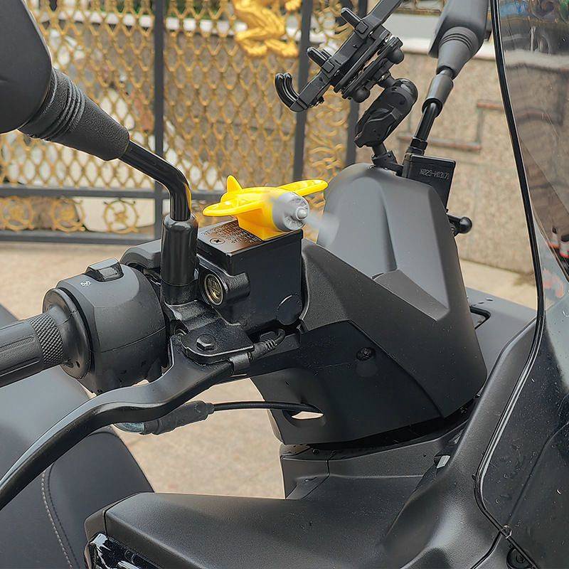 Máy bay nhỏ trang trí xe máy / xe ô tô chạy pin độc đáo DS6l