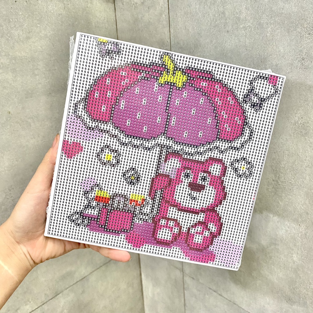 (Size 20x20cm) Tranh Tự Đính Đá Gấu Dâu Lotso Siêu To Trò Chơi Sáng Tạo Kích Thích Thị Giác Rèn Luyện Tính Kiên Nhẫn