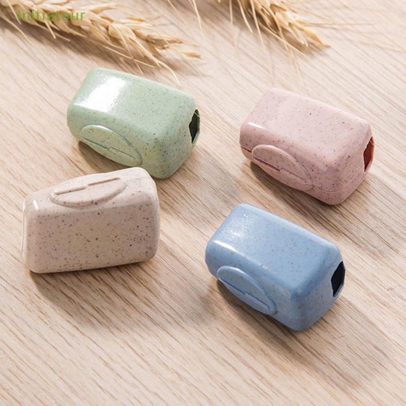 Bộ 4 Giá Đỡ Bàn Chải Đánh Răng Mini Có Nắp Đậy Tiện Dụng Mang Theo Du Lịch / Dã Ngoại