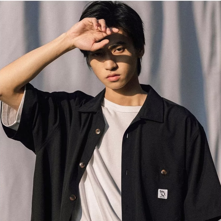 Áo Sơ Mi Nam Cơ Bản Màu Sắc Đơn Giản Phong Cách Hàn Quốc, Cảm Giác Nhẹ Nhàng Tay Ngắn Rộng Rãi Thời Trang Mới Cho Cả Nam Và Nữ