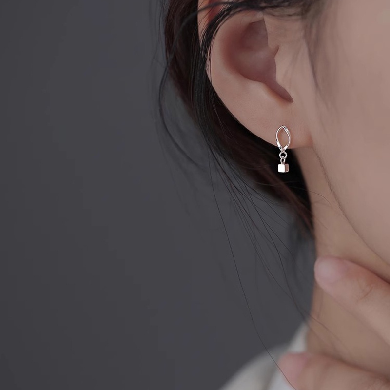 Khuyên Tai Hình Khối Lập Phương Màu Bạc Phong Cách Hàn Quốc Cho Nữ