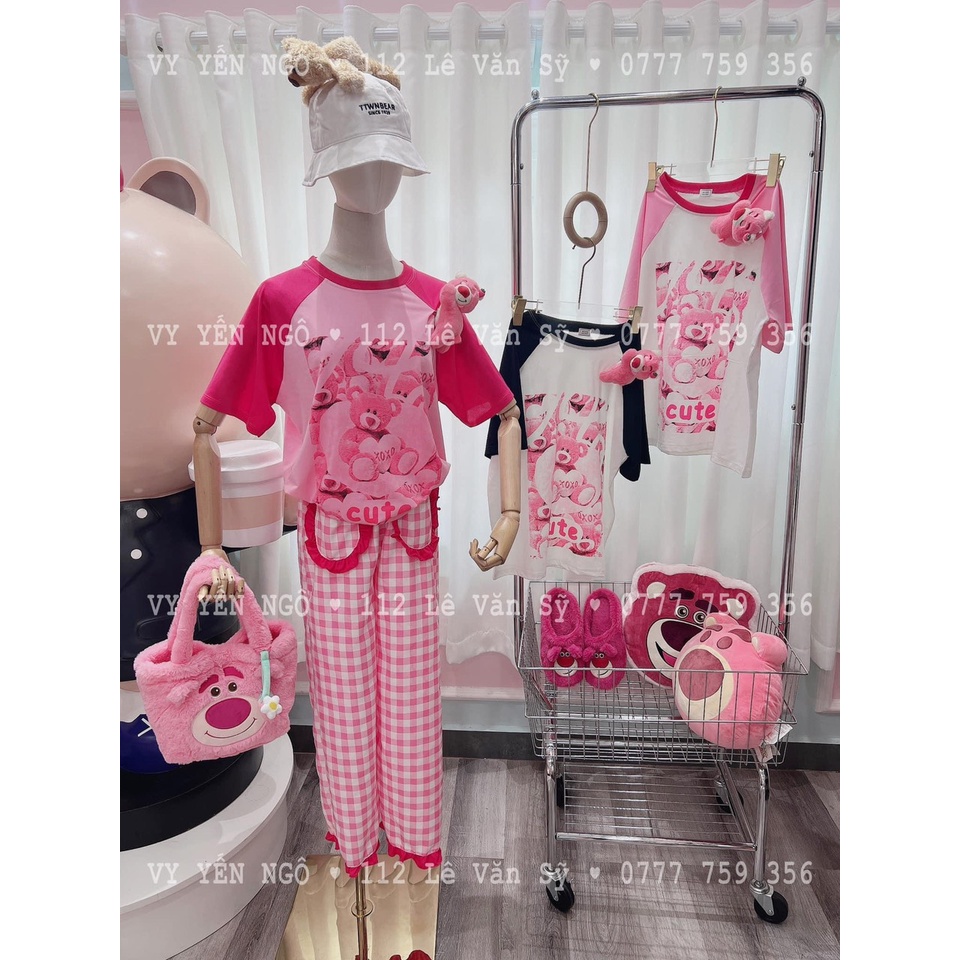Set áo thun kèm gấu bông nổi gắn áo cùng quần nhún bèo lai