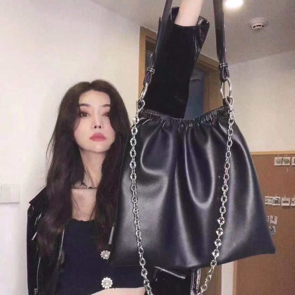 Túi Xách Xếp Ly Phối Dây Xích Đeo Vai Cá Tính Cho Nữ