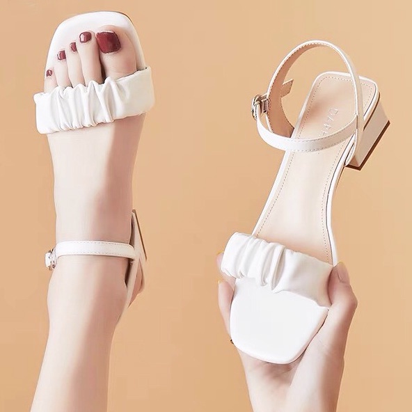 Giày sandal  nữ cao gót 4P quai ngang nhúm gót vuông trẻ trung hiện đại