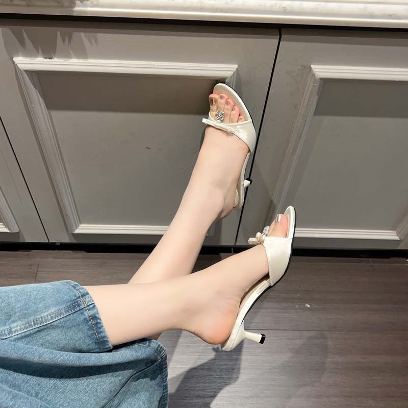 Dép Cao Gót Hở Ngón Đính Đá Và Nơ In Chữ Thời Trang Mùa Hè Hàng Mới 2023 Dành Cho Bạn Nữ