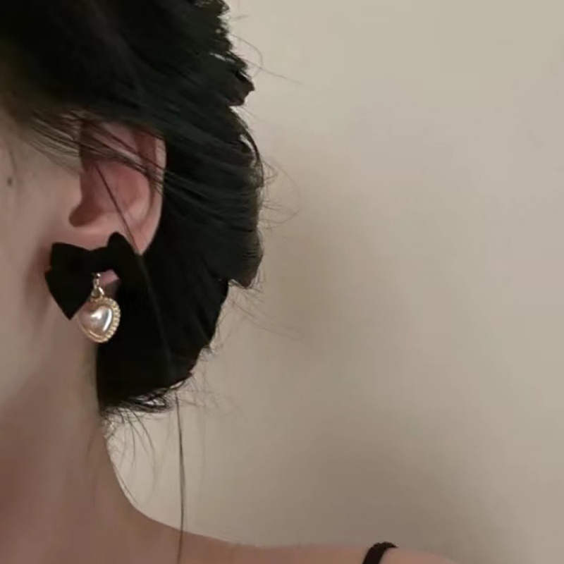 Bông Tai Hình Nơ / Trái Tim Bằng Nhung Đen Đính Ngọc Trai Thời Trang Lãng Mạn Cho Nữ