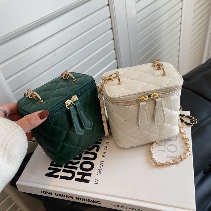 Túi Đeo Chéo Dây Kim Loại Kiểu Dáng Mới Lạ Cho Nữ