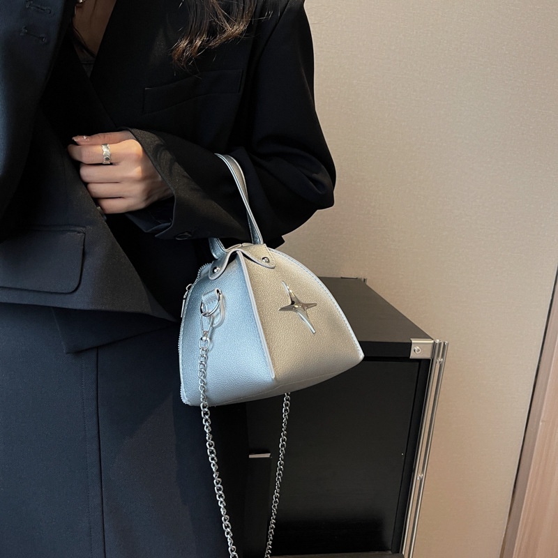 Túi Xách Đeo Vai Vai Hình Tam Giác Sức Chứa Lớn Mẫu Mới 2023 Cho Nữ HZFTR1756