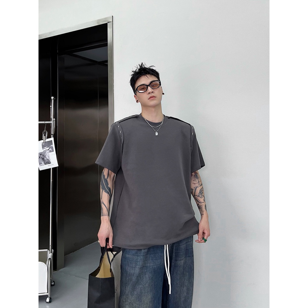 [Love Wearing Help] Áo Thun Tay Ngắn Có Đệm Vai Cảm Giác Kim Loại Trang Trí Phong Cách Hàn Quốc ins Xu Hướng Niche Cho Nam