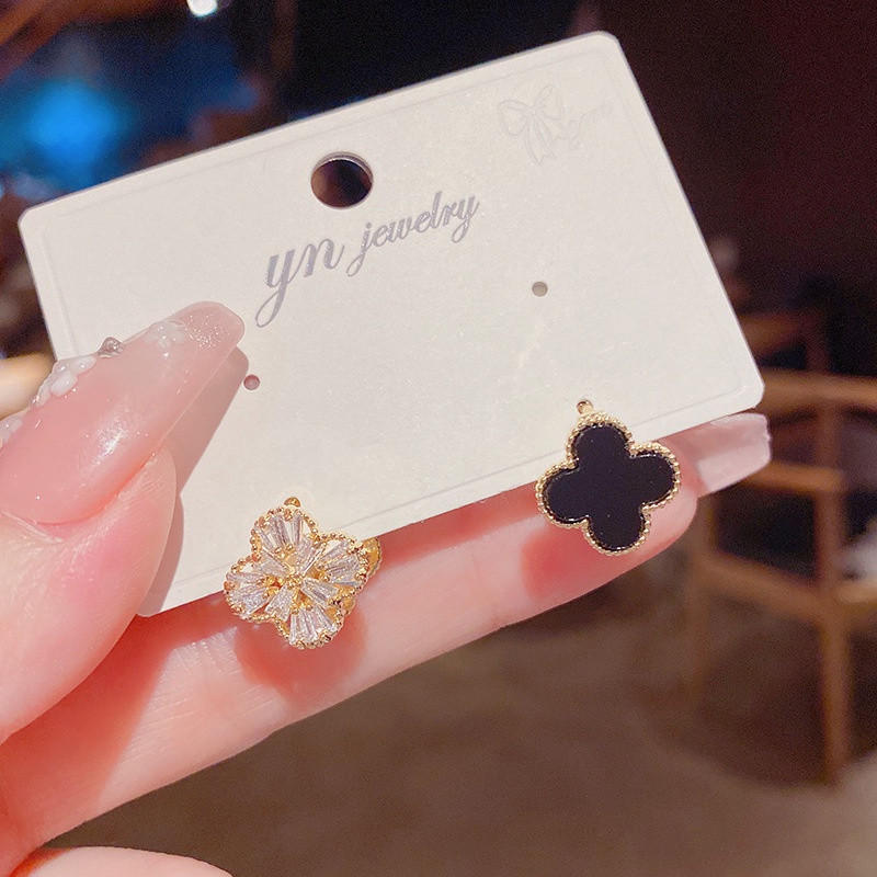Khuyên Tai Hình Hoa Lá Bốn Lá Đính Đá Zircon Hai Mặt Màu Đen Phong Cách Mới Tinh Tế Đơn Giản