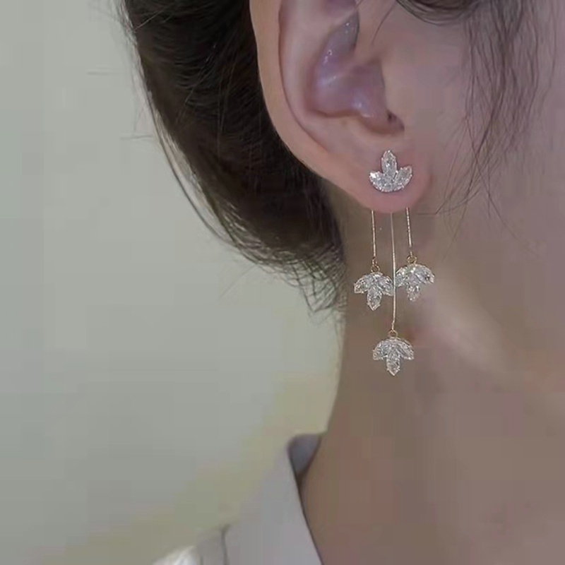 Khuyên Tai Hình Lá Phong Đính Đá Zircon Phối Tua Rua Sang Trọng Thời Trang Cho Nữ