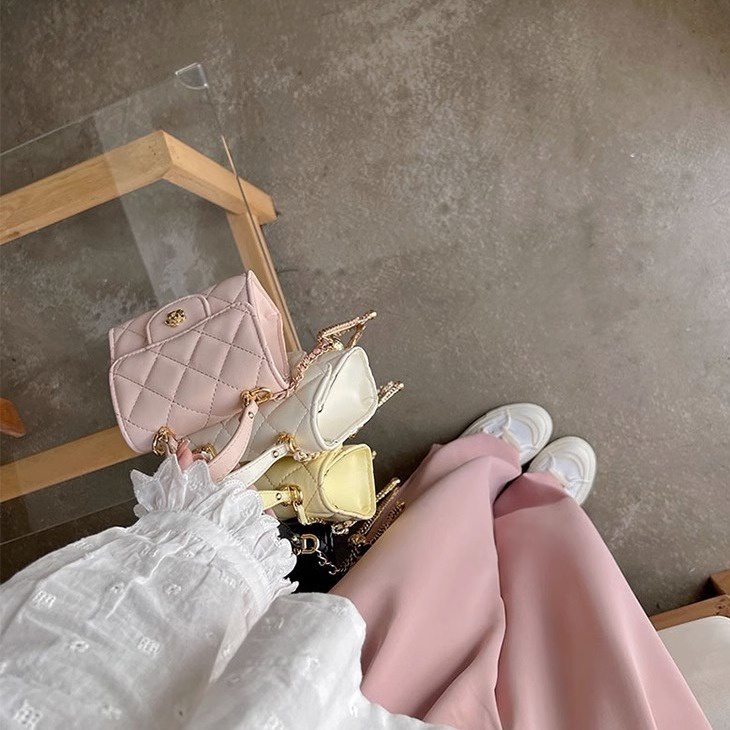 🔥 Túi đeo vai vuông nhỏ kết hợp với chuỗi 🔥 đá thời trang mùa hè 2023 mini túi màu vàng sữa gói cho sinh viên đi du lịch