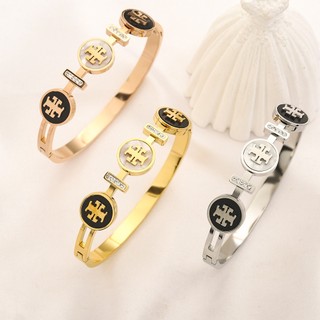 Vòng Đeo Tay Thép Titan Mặt Khắc Chữ tory burch