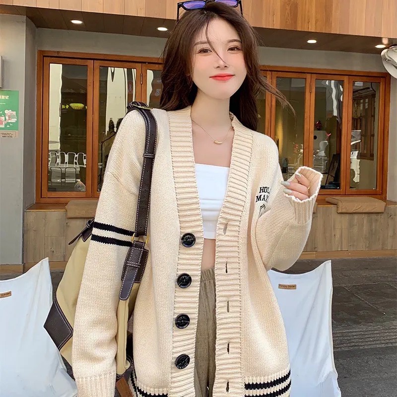 Áo Len Cardigan Áo Len Khoác Ngoài Logo Chữ M Viền Tay Cổ Tim Cúc Cài To Màu Đen Hàng QCCC