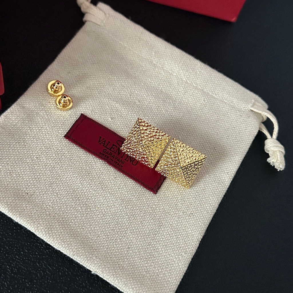 Valentino bông tai titan thép chữ logo ear hoop stud earrings trang sức của phụ nữ