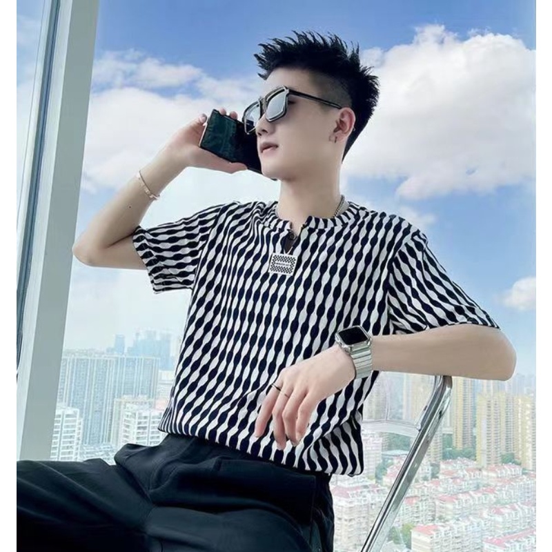 Áo Thun Cotton Kẻ Sọc Caro Cổ Chữ V Nhanh Khô Phong Cách Đường Phố Cho Nam Y2k