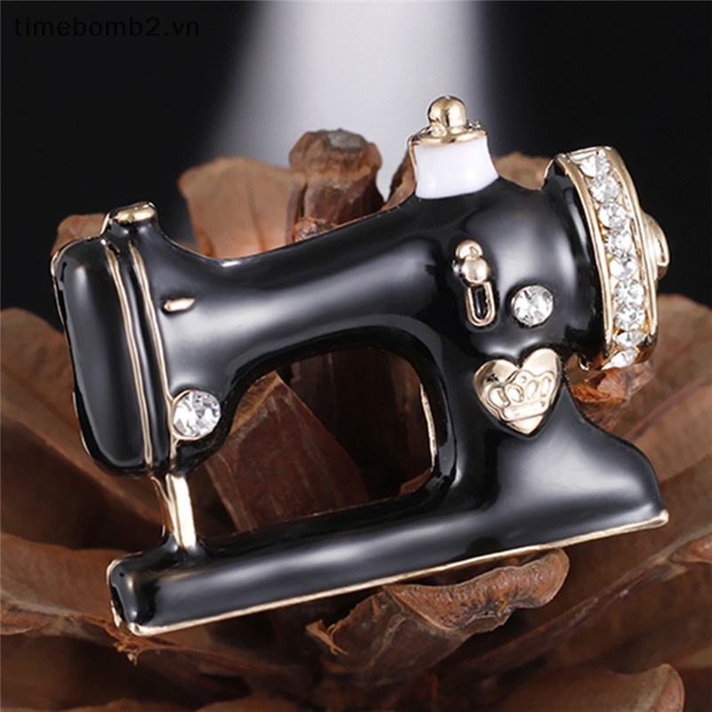 Ghim Cài Áo Hình Máy May Tráng Men Màu Đen Độc Đáo
