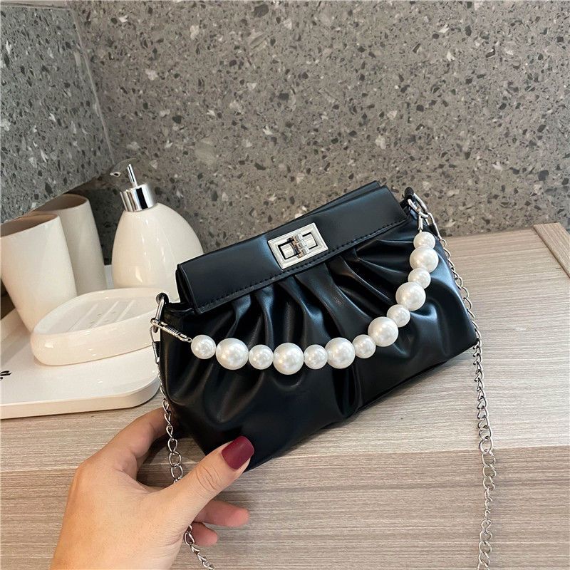 Túi Xách Da Mềm Xếp Ly Phối Chuỗi Ngọc Trai Xinh Xắn Dành Cho Nữ