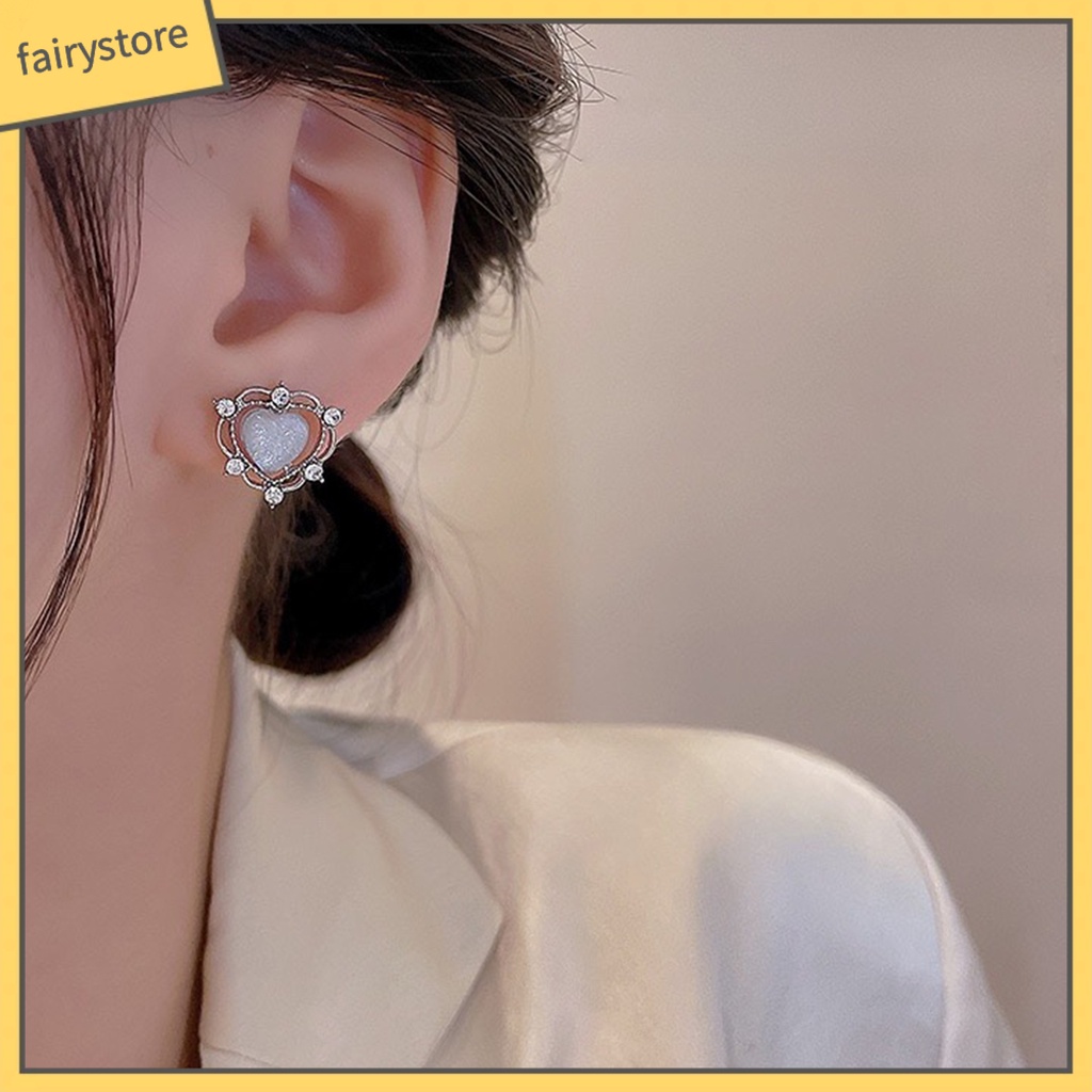 1 Đôi Bông Tai Hình Trái Tim Đính Đá Thời Trang