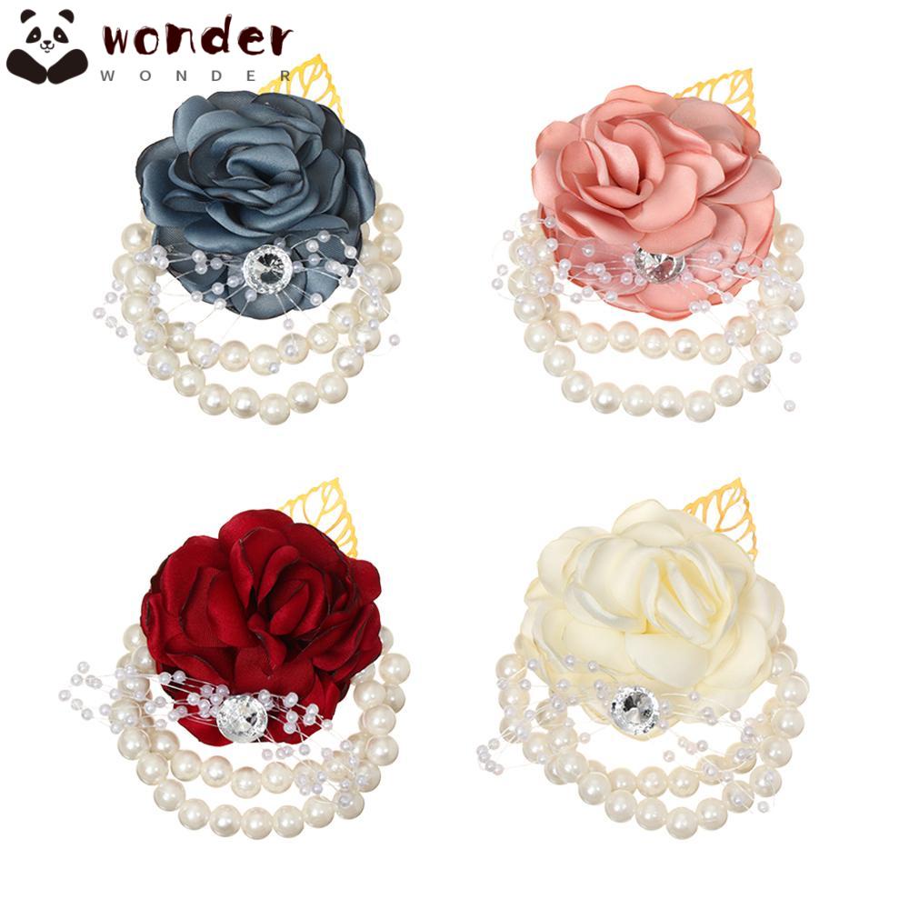 Vòng Tay Hoa Giả Thắt Dây Cho Cô Dâu Trong Tiệc Cưới