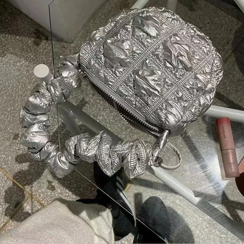 Túi Đeo Chéo Mini Xếp Ly Màu Bạc Phong Cách Hàn Quốc Mới Cho Nữ