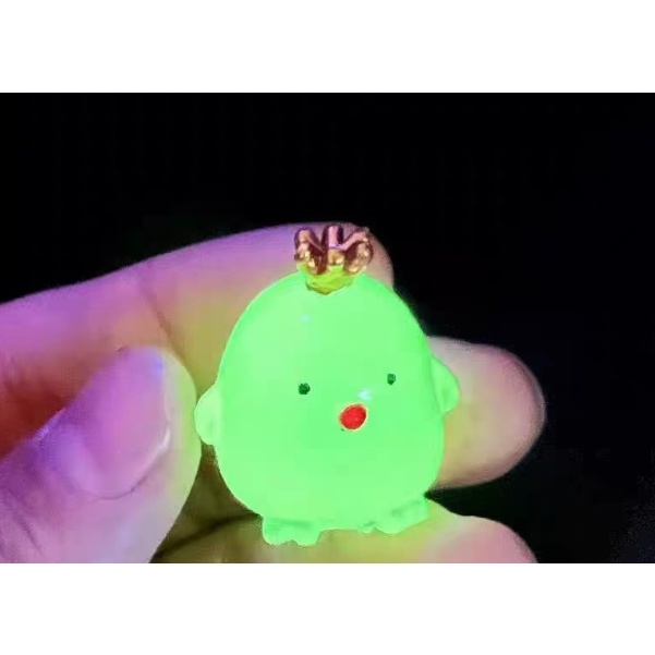 Charm gà vương miện dạ quang phát sáng decor nhà búp bê, DIY