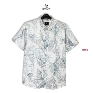 Áo sơ mi nam tay ngắn lá xám nền trắng, vải lụa THÁI, thoáng mát, hoa văn khớp hình khi mặc (R165)