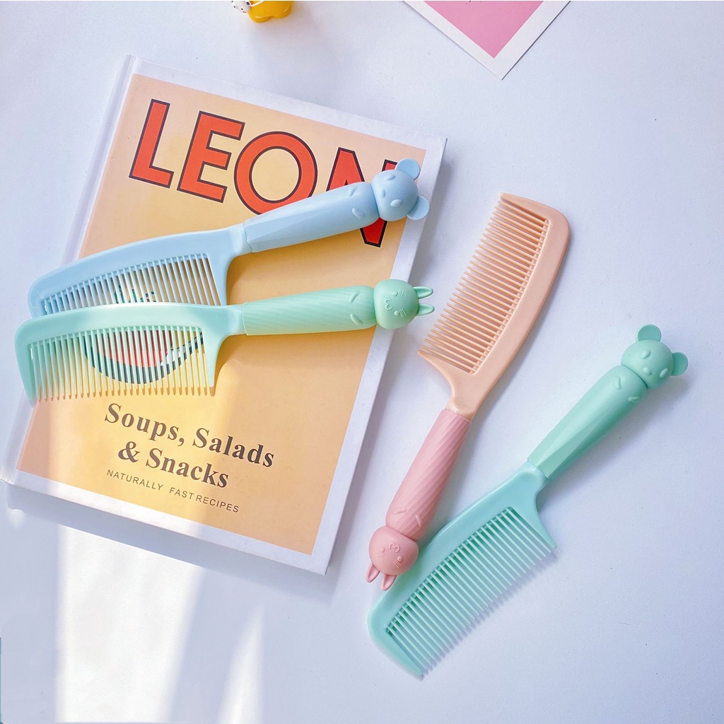 Lược chải tóc cầm tay một màu trơn đỉnh đầu lược hoạ tiết hình thú có tai đơn giản LUOC06