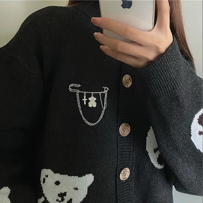 Ghim Cài Áo Hình Gấu Phối Dây Xích Phong Cách Harajuku Đơn Giản